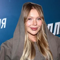 Спустя полгода знакомства Карина Кросс обвенчалась с 21-летним хоккеистом — видео из храма