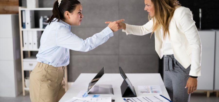 Терапевт объяснил феномен аллергии на офис