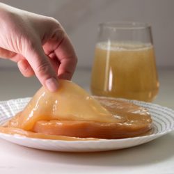 Токсиколог назвал серьезные последствия злоупотребления чайным грибом