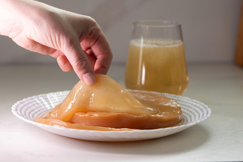 Токсиколог назвал серьезные последствия злоупотребления чайным грибом