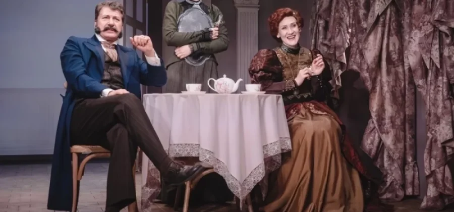 Три девицы на выданье и один богатый сынок. У «Табакерки» — «Нежное сердце»