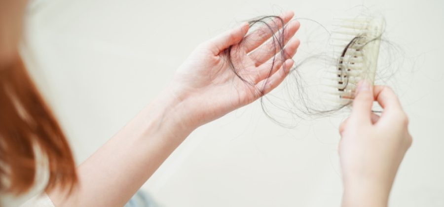 Трихолог дала советы, какие анализы важно сдать при выпадении волос