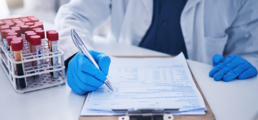 Врач дала советы, как правильно удалить клеща с тела