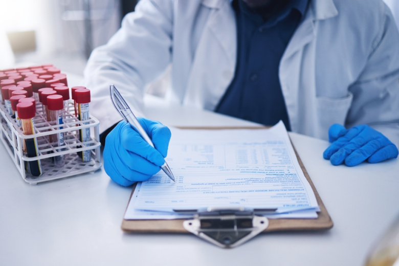 Врач дала советы, как правильно удалить клеща с тела