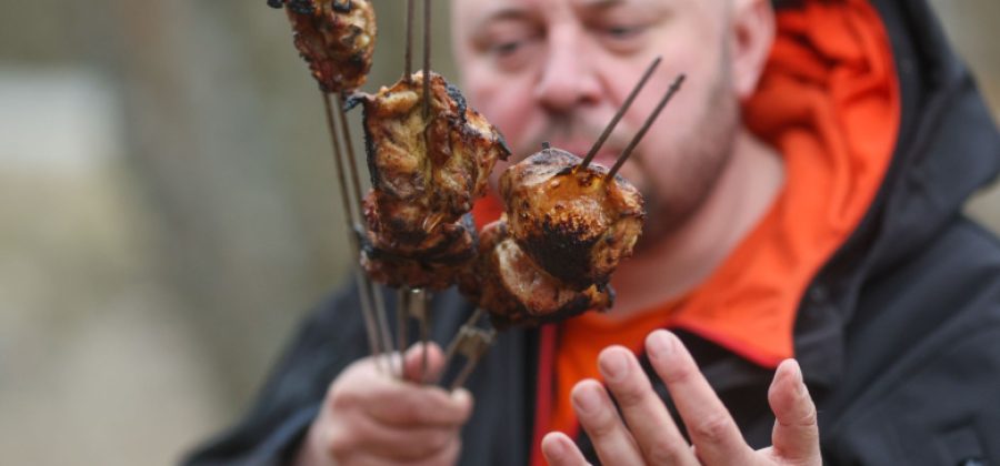 Врач объяснила, кому нельзя есть шашлык