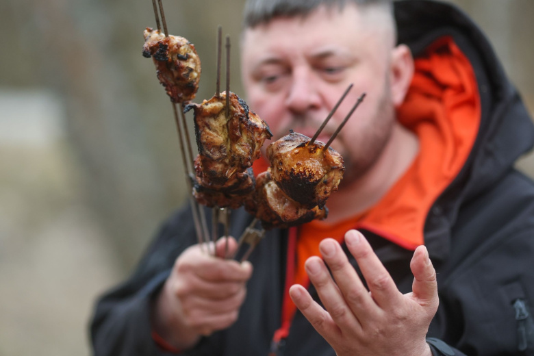 Врач объяснила, кому нельзя есть шашлык