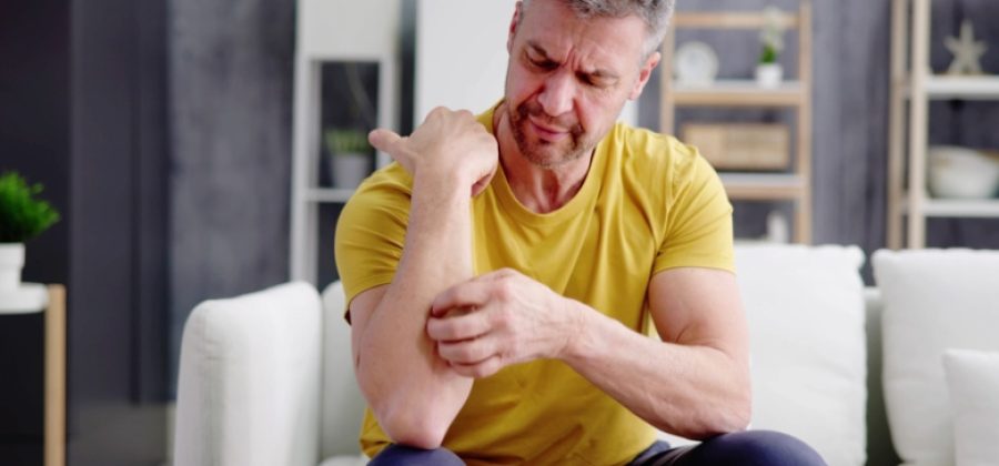 Врач ответила, какие проблемы могут скрываться за кожным зудом