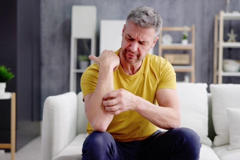 Врач ответила, какие проблемы могут скрываться за кожным зудом