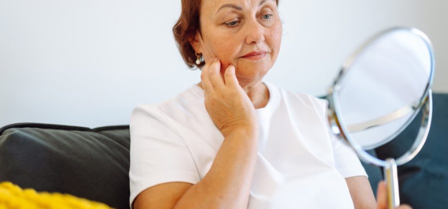 Врач ответила, можно ли самостоятельно заметить меланому на ранней стадии