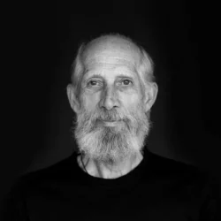 Жил отшельником, боролся с болезнью: умер актёр из «Адвоката» Голощапов