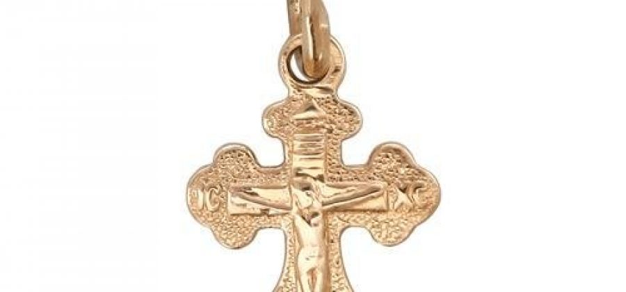 Золотые крестики — символ веры и традиционное украшение