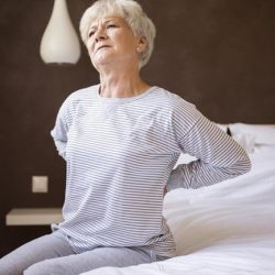 Как предотвратить остеопороз женщине? Что пить?