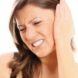 Что делать, если болит ухо внутри у взрослого?