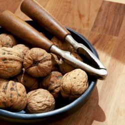 Как грецкие орехи влияют на женский организм?